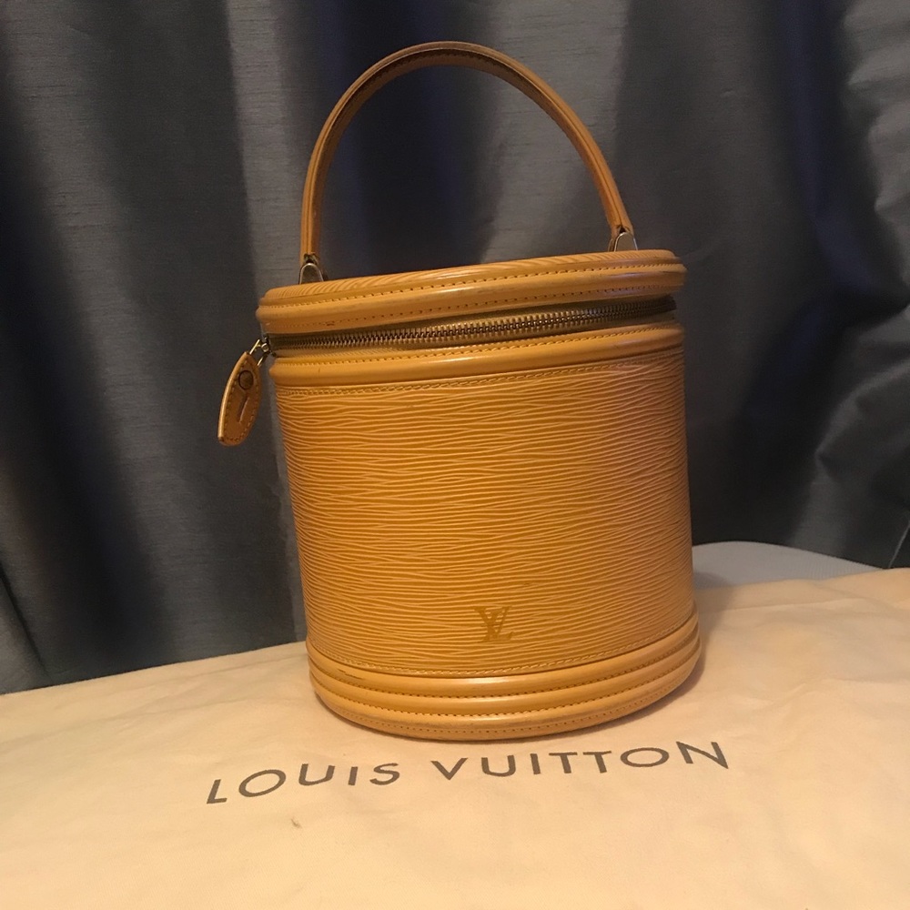 LV  Epi leather yellow hand bag cosmetic Cannes